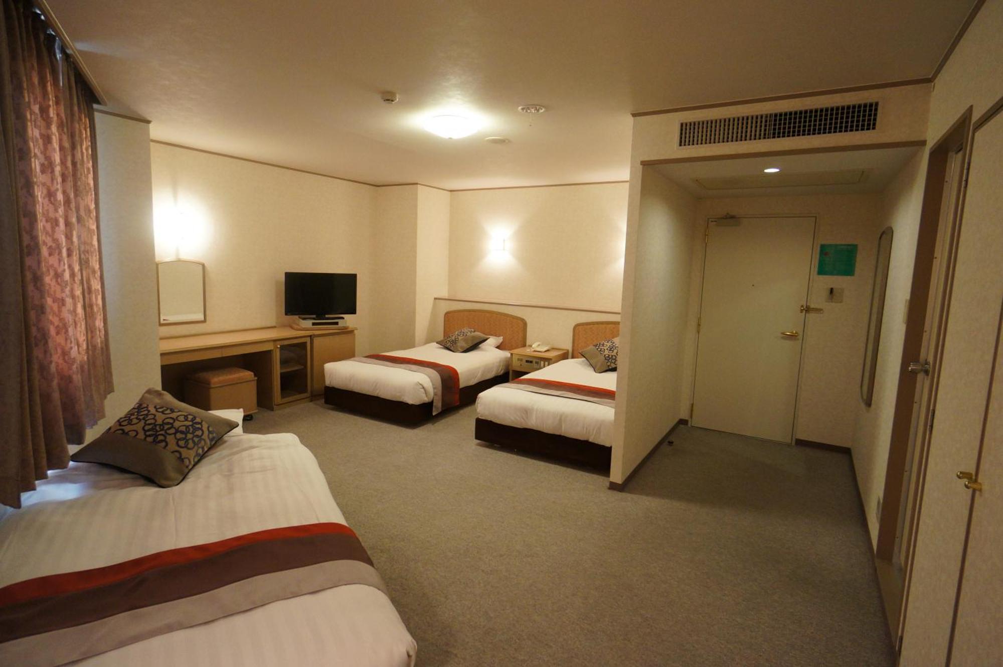 Hotel Areaone Hiroshima Wing Higashihiroshima Bagian luar foto