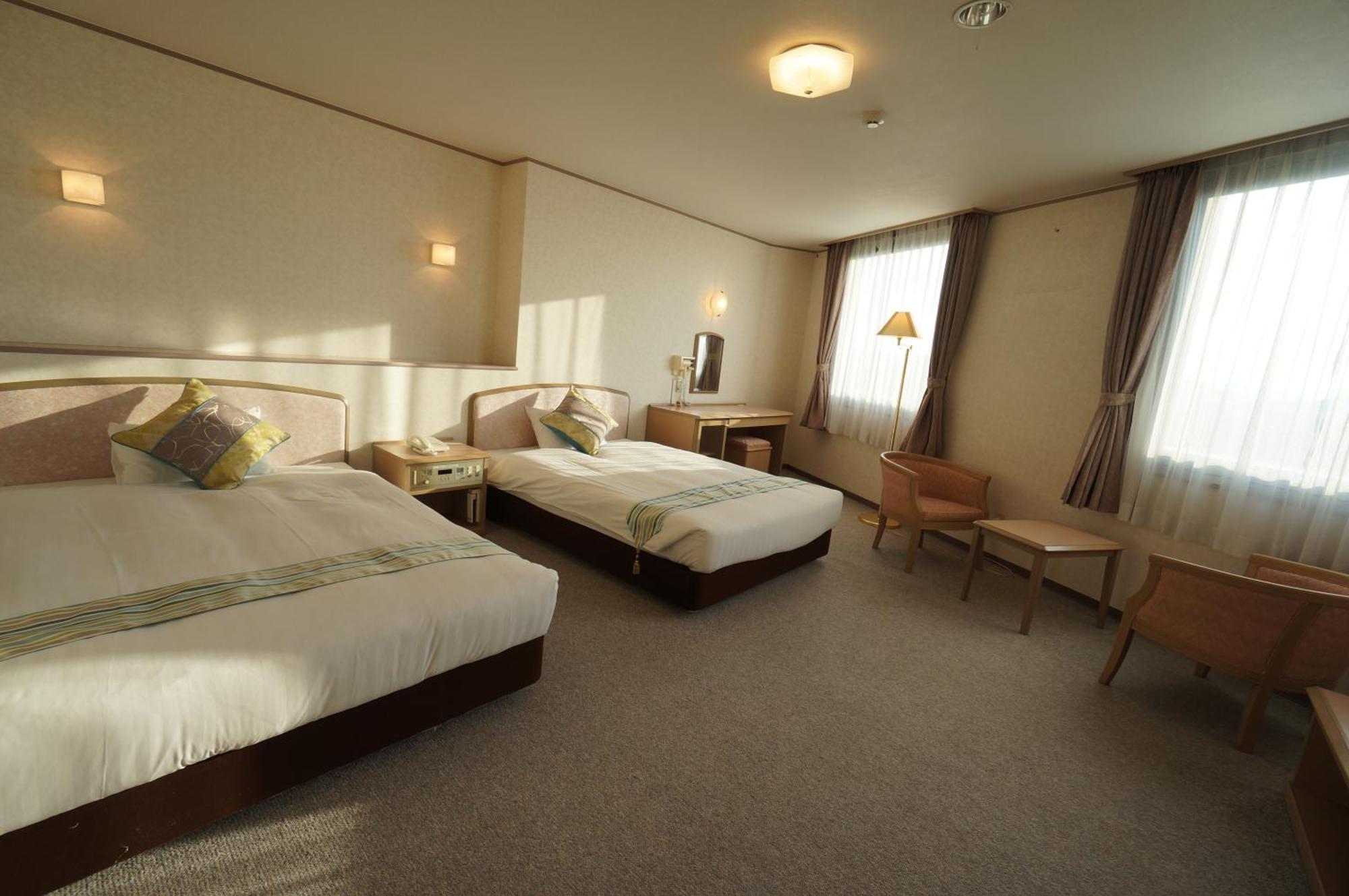 Hotel Areaone Hiroshima Wing Higashihiroshima Bagian luar foto