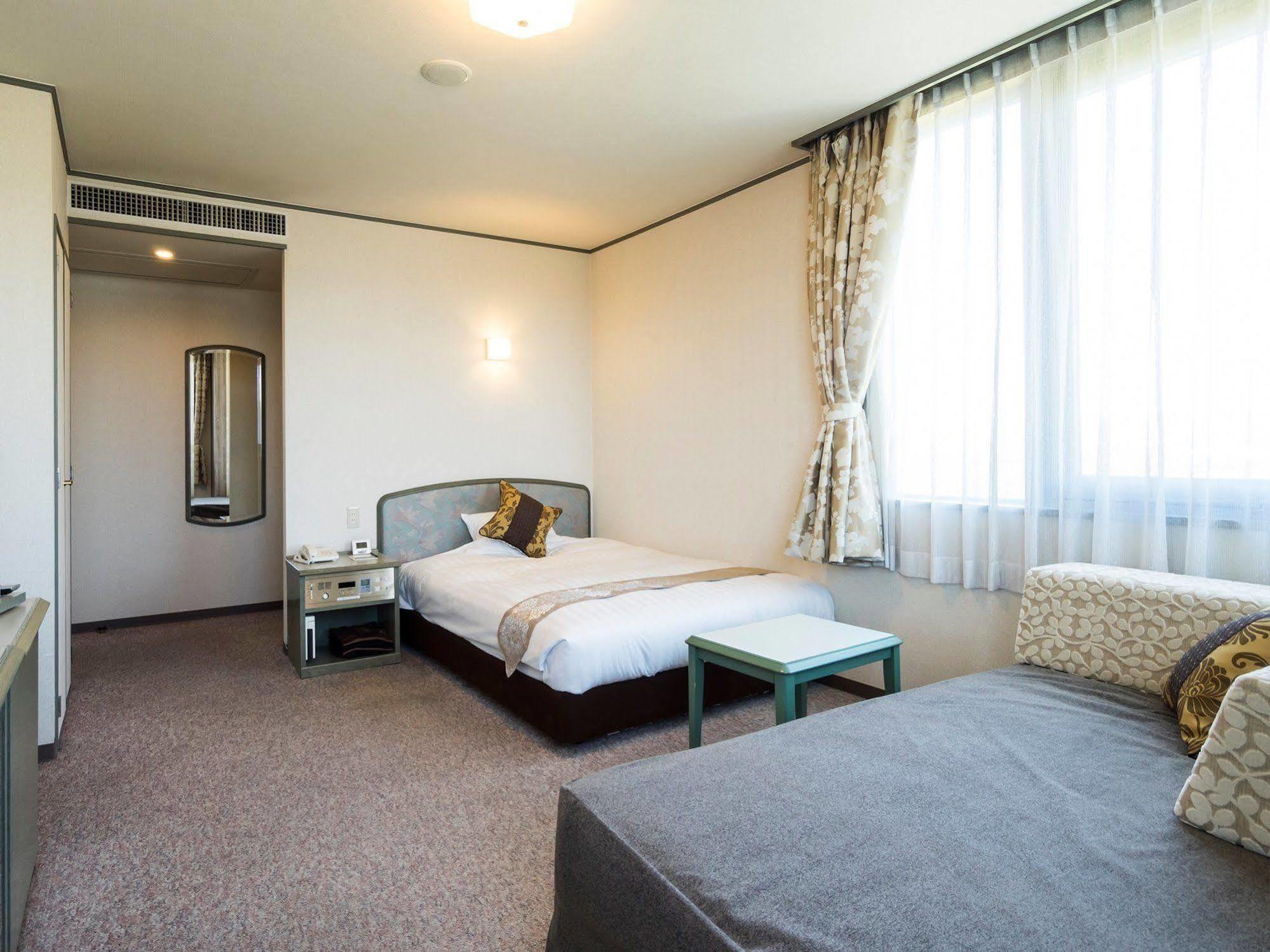 Hotel Areaone Hiroshima Wing Higashihiroshima Bagian luar foto