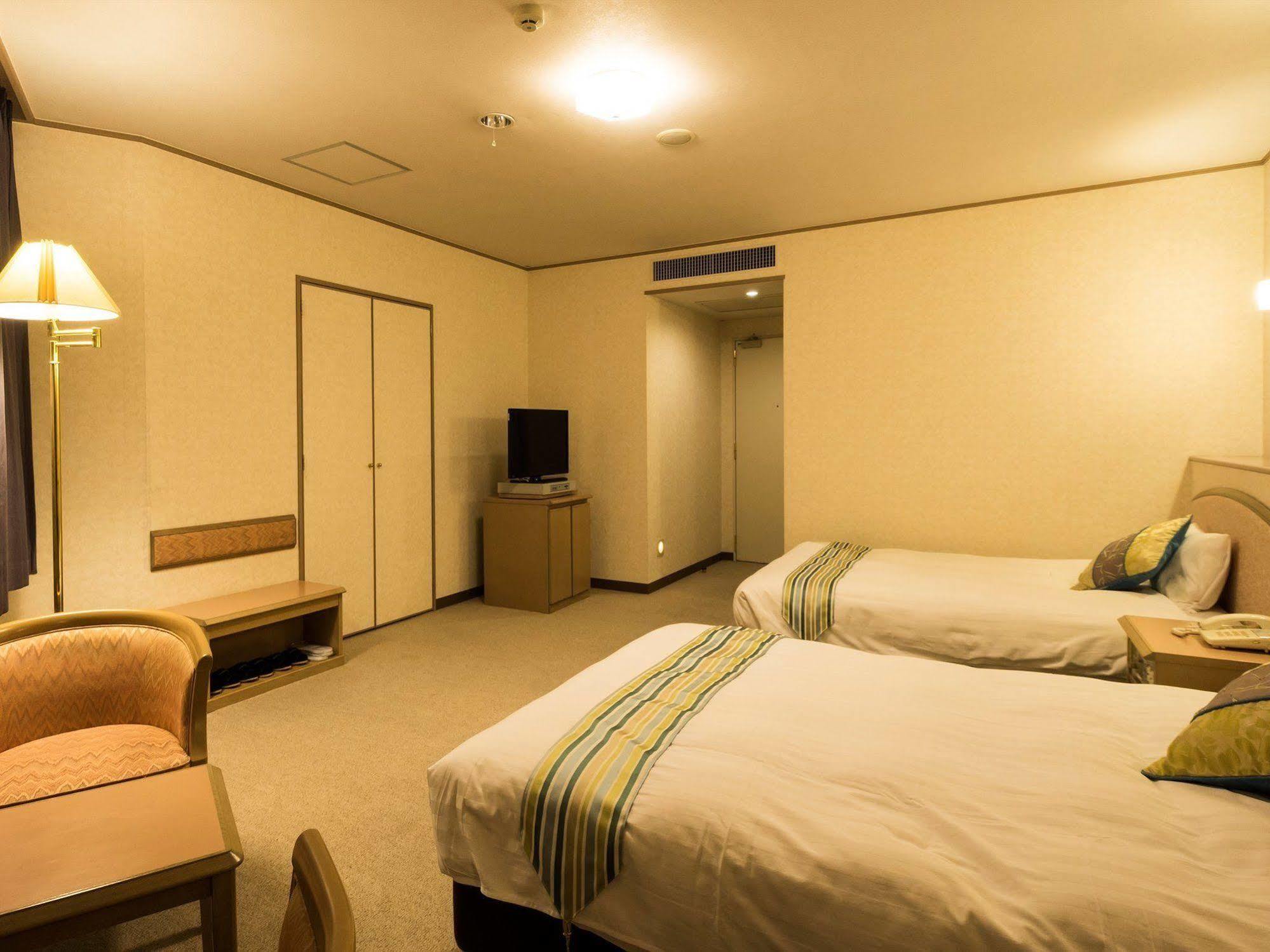 Hotel Areaone Hiroshima Wing Higashihiroshima Bagian luar foto