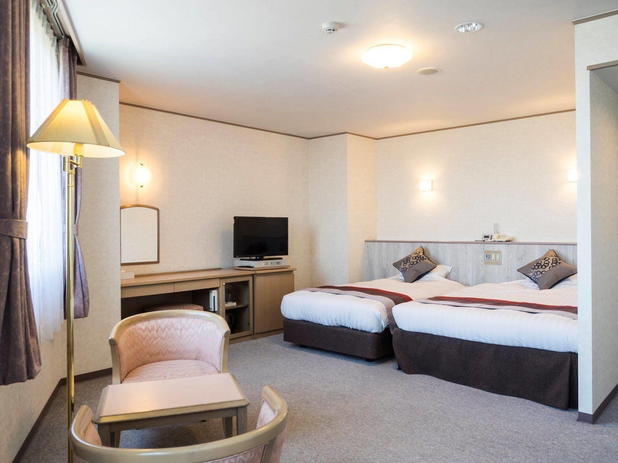 Hotel Areaone Hiroshima Wing Higashihiroshima Bagian luar foto