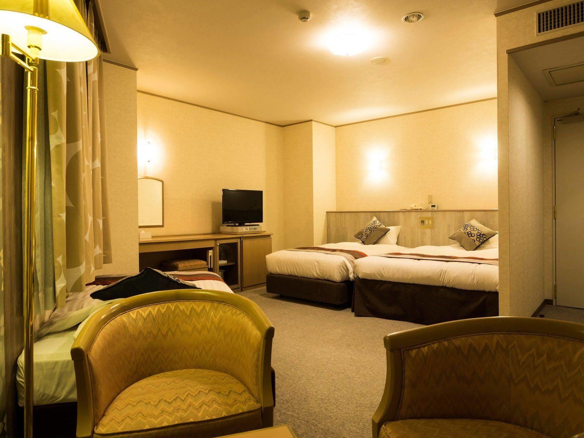 Hotel Areaone Hiroshima Wing Higashihiroshima Bagian luar foto